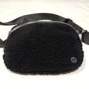Lululemon Everywhere Belt Bag Black Fleece Atheleisure Everyday Workout Gym
